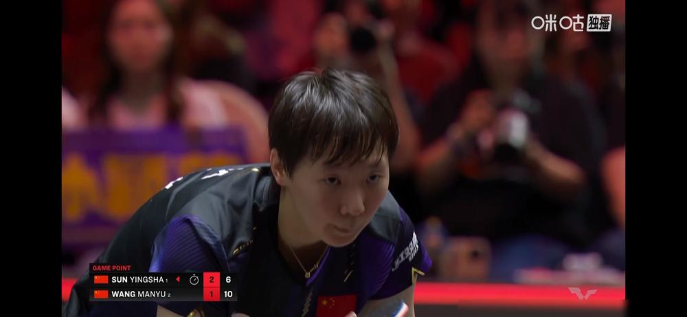 孙颖莎2：0领先被追平！WTT决赛，莎莎先赢两局，眼看胜利在望。王曼昱却连追