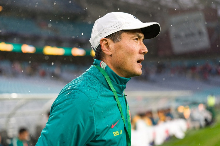 国足半场0-0! 媒体人热议: 布尼亚明确实不错 马尔代夫越踢越自信