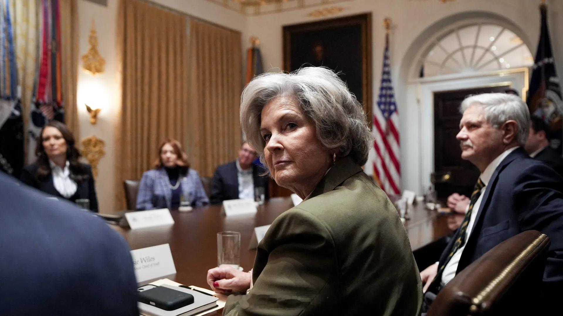 白宫幕僚长接受“名利场”采访下面是这篇Axios新闻的中文整理白宫幕僚长