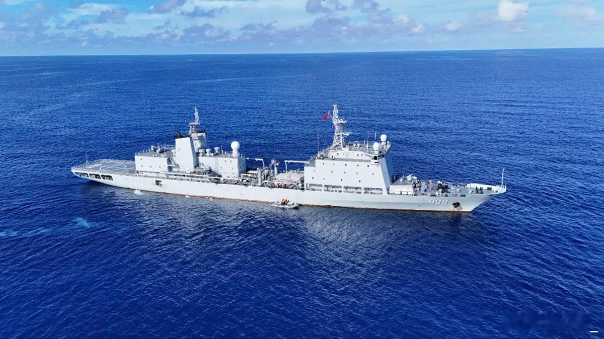 909泸沽湖舰新图，904B型岛礁补给舰