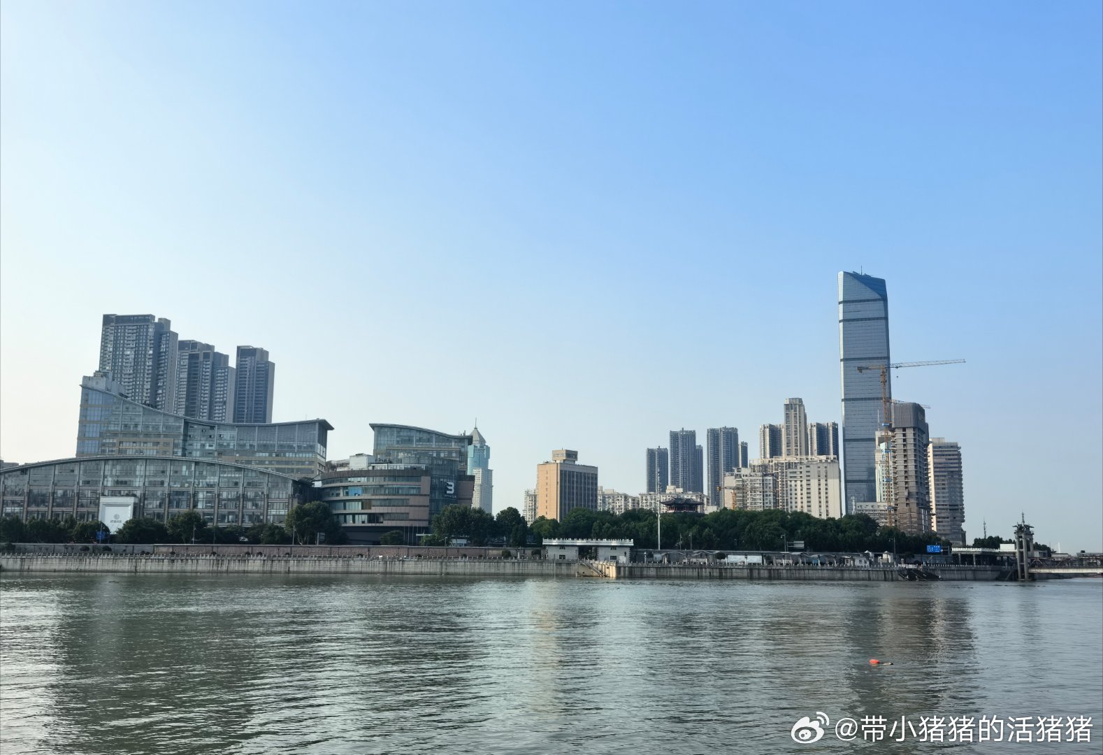 南岸嘴。武汉·南岸嘴江滩公园