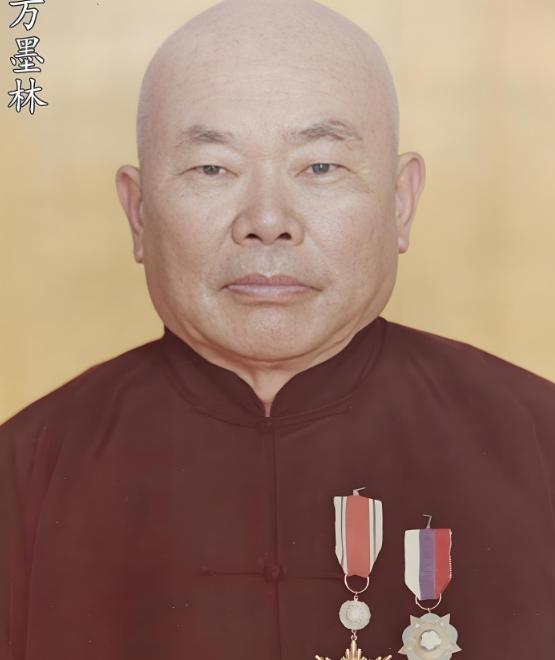 1940年10月11日清晨，上海虹口斯高塔路傅宅的保镖们像往常一样换岗巡逻，却不