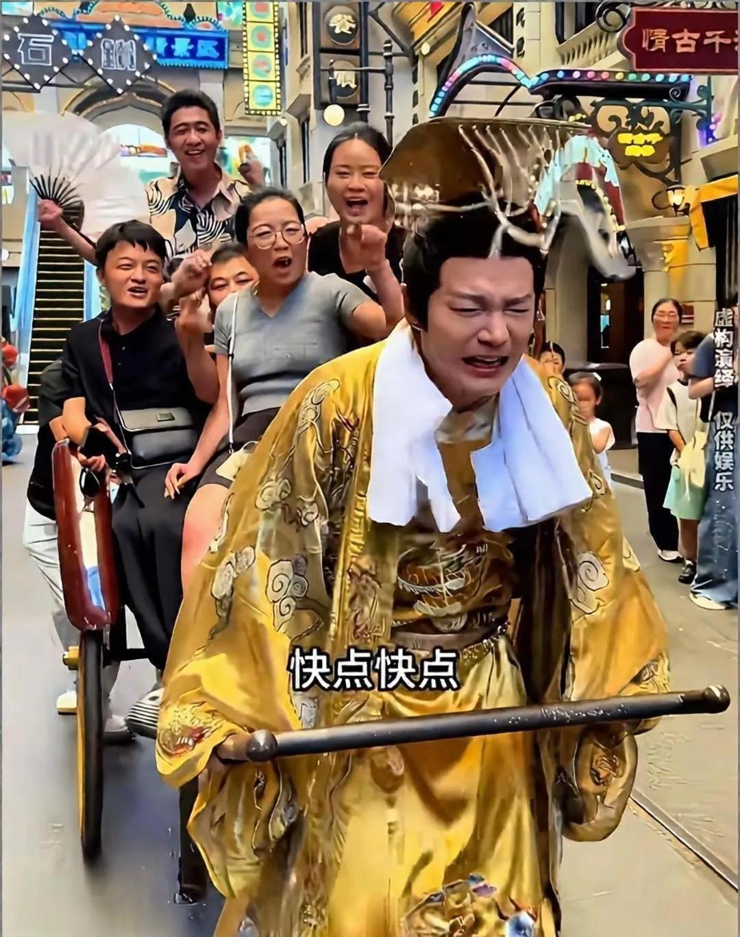 郑国霖景区到底能赚多少钱，有的说一天一两万，有的说一个月十几万。其实都是不准确的