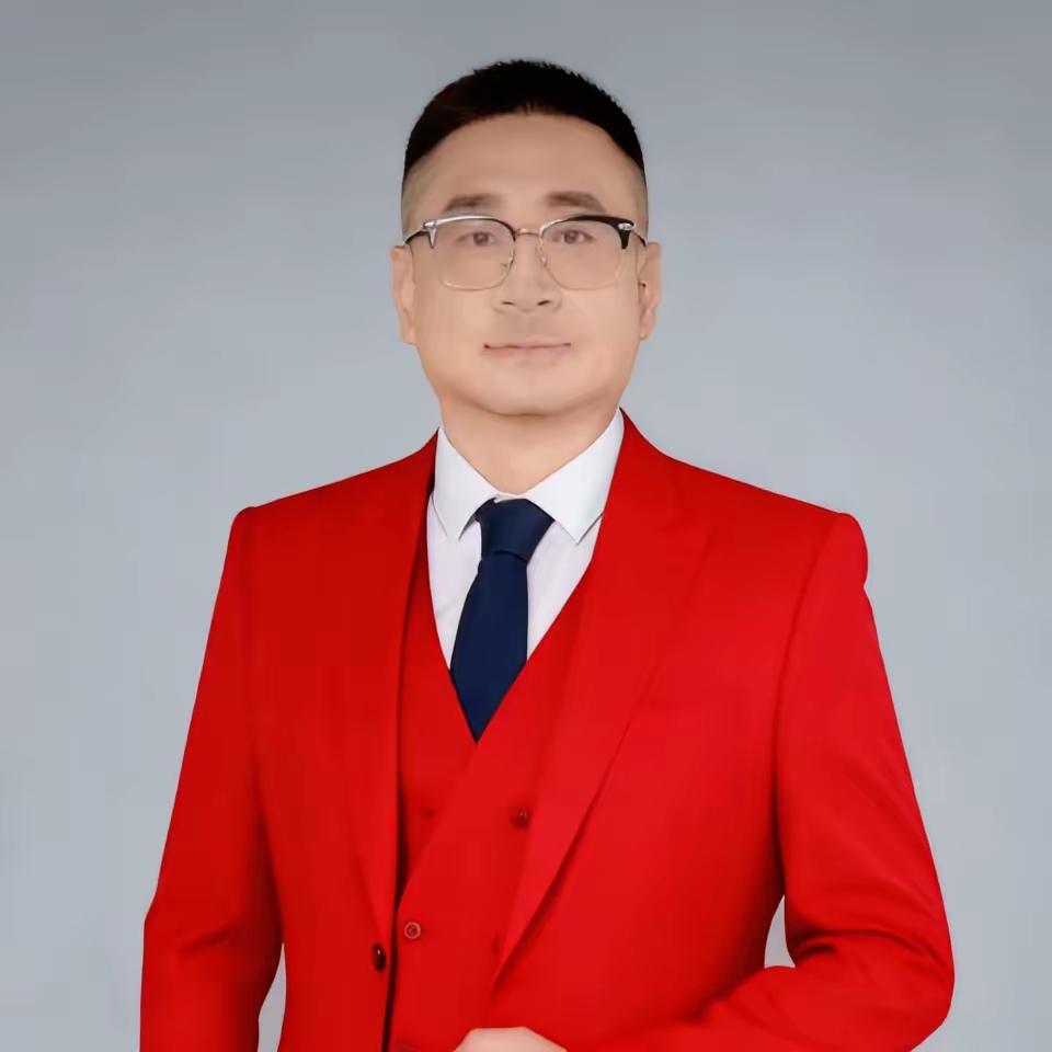 云昊这阵子几乎没怎么休息。他带着姥姥去体检，后面总有人跟着。连上厕所都有人盯