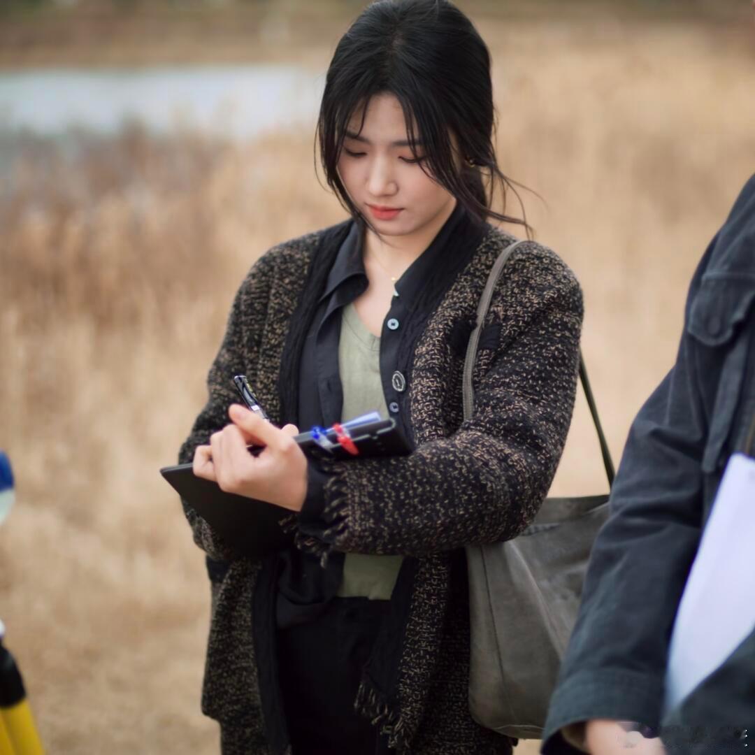 卢昱晓现代戏的好处就是随便一帧都是头像卢昱晓｜