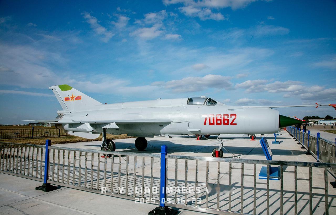 出生即落后的歼-7III‌歼7III是中国在20世纪80年代基于从埃及和罗马尼