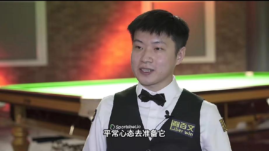 “超然心态”的赵心童太可怕了!赵心童在世锦赛前的采访中，心态非常“佛系”且务实