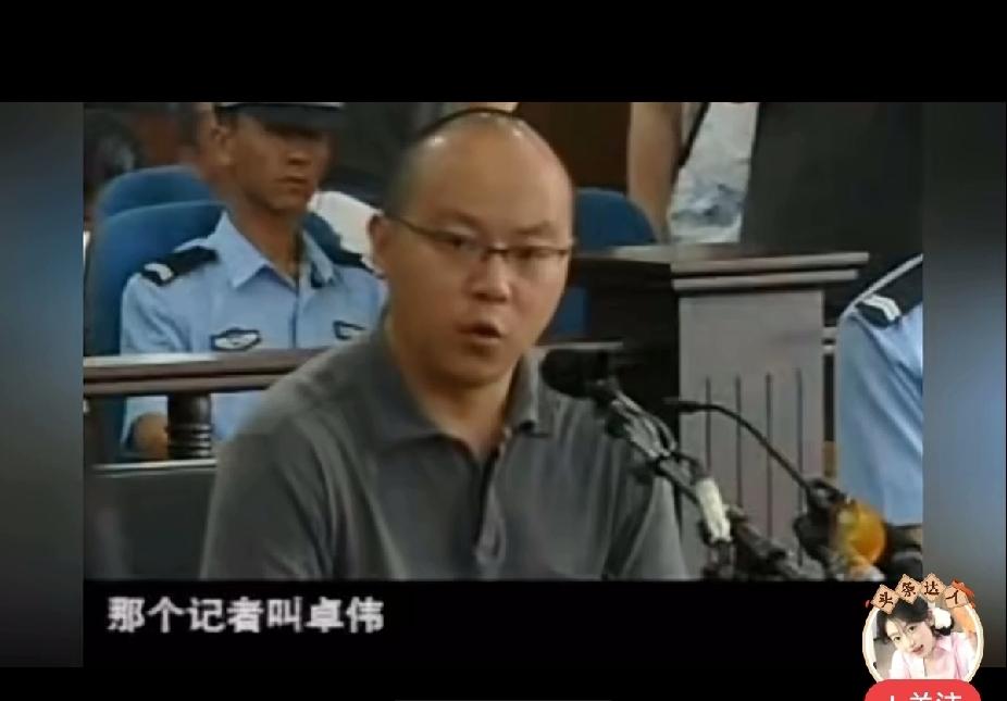 2006年5月的北京，窦唯骑着一辆不起眼的电动车，风驰电掣般冲进《新京报》的办公