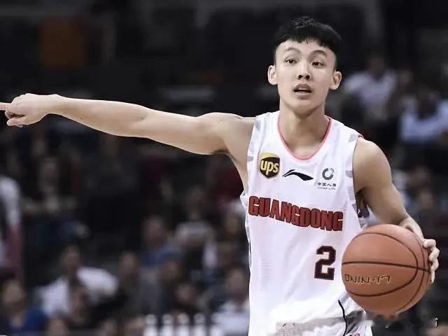 徐杰能够多次挑战身高2.32米的法尔，主要说明了以下几点：篮球技巧和智慧胜过