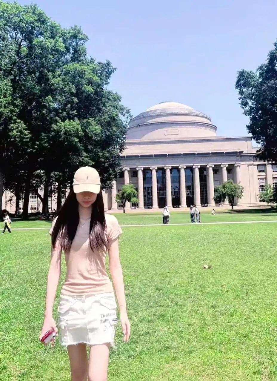 洋洋总的女儿考上了美国的哈佛大学了，全网都在为洋洋总女儿点赞。小玥儿前一段