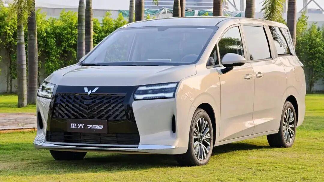 7.68万买保姆车，五菱又放大招人民需要什么，五菱就造什么，再次具象化。 最