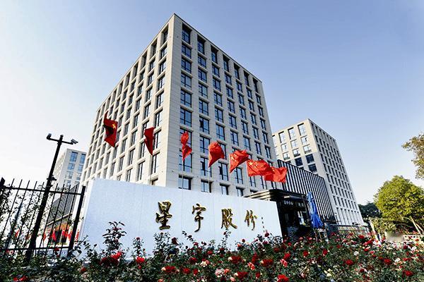 一家堂堂的上市公司，竟然套路新入职的应届大学毕业生，这是什么性质？就在8月2