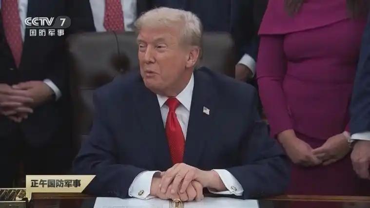 美国突袭中国商船，很多人以为这是咱们吃了个哑巴亏。错了！这哪是吃亏啊，分明是特朗