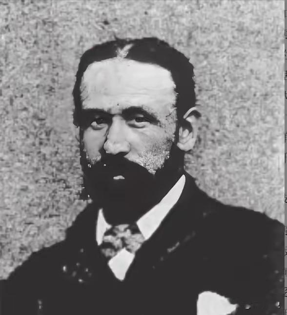 中日甲午海战，我们知道有邓世昌等民族英雄。但许多人不知道的是，共有8名外籍人员参