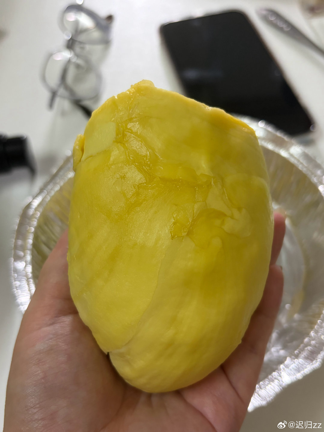 好久没画过这么清透的妆了可惜只是出去吃了个晚餐最近小区又一批收房了业主群在讨论装修还有一年收房的我看