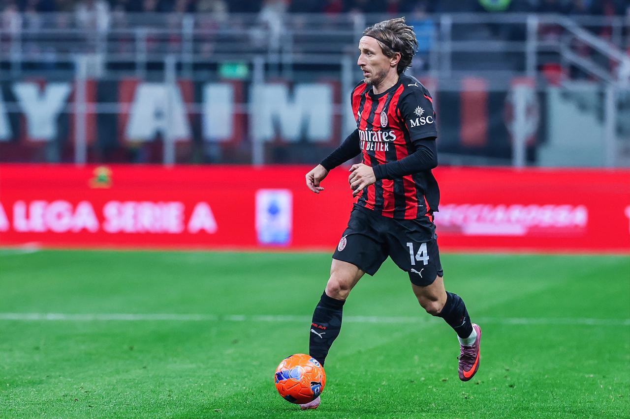 莫德里奇：你是假老头，亚沙里才是真老头？花大价钱搞来，一分钟不让上？？？巴特萨