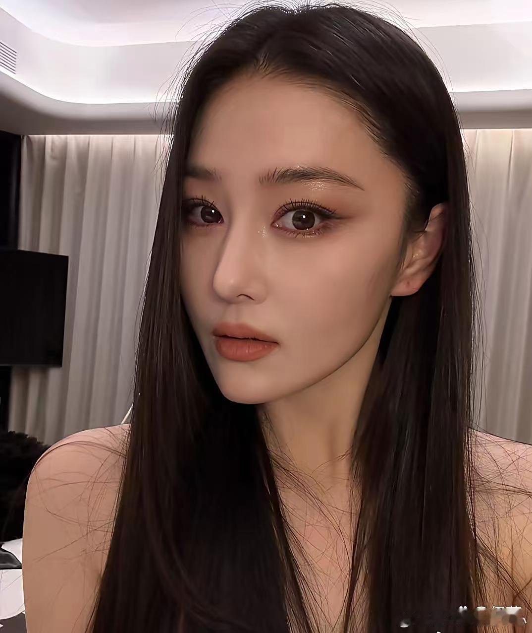张馨予最新营业照，好美的一张脸​​​
