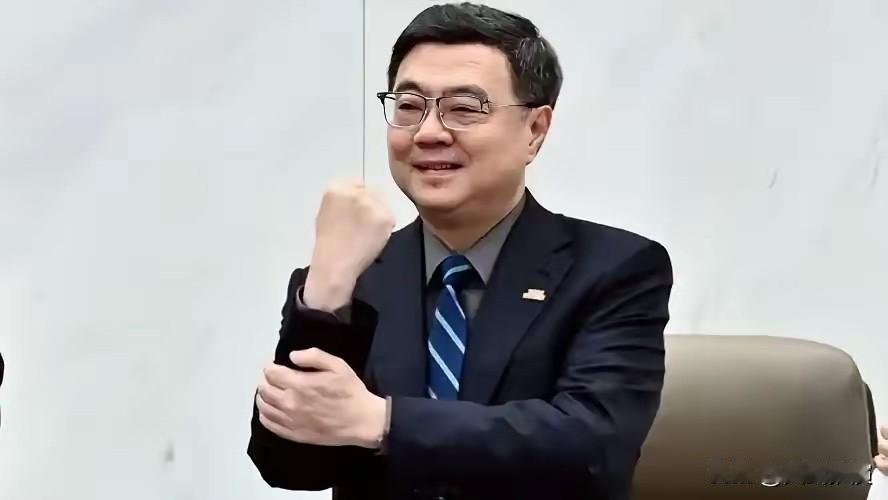 台“行政院长”卓荣泰正式宣布，6月6日，卓荣泰去到高雄港，查看当地填海造陆的