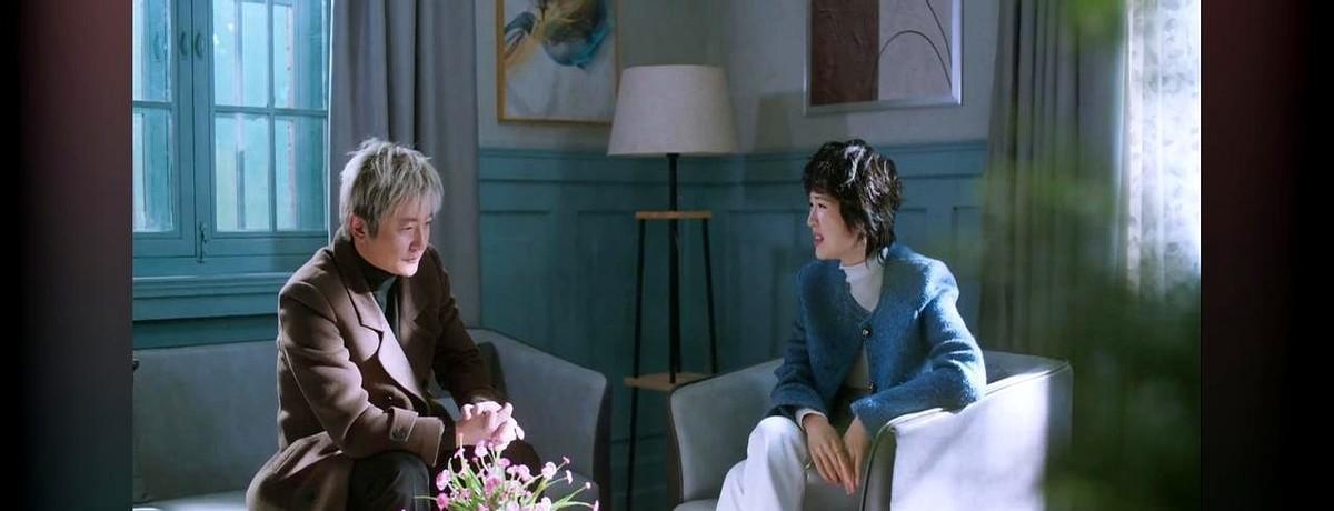 收视率快跌破底线时，被一个非科班生用一句即兴台词救活了。28集，曲线突然抬头。