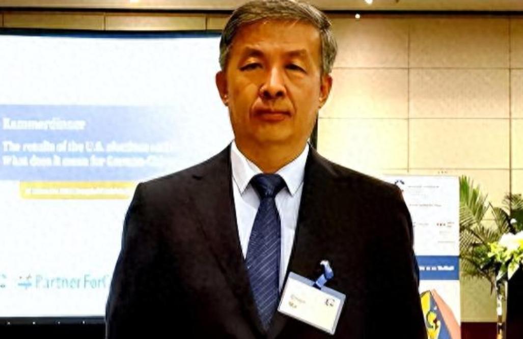 “晚一秒就万劫不复！中国该立刻向美国低头，交出发展权才能保命！”很多人现在再回头