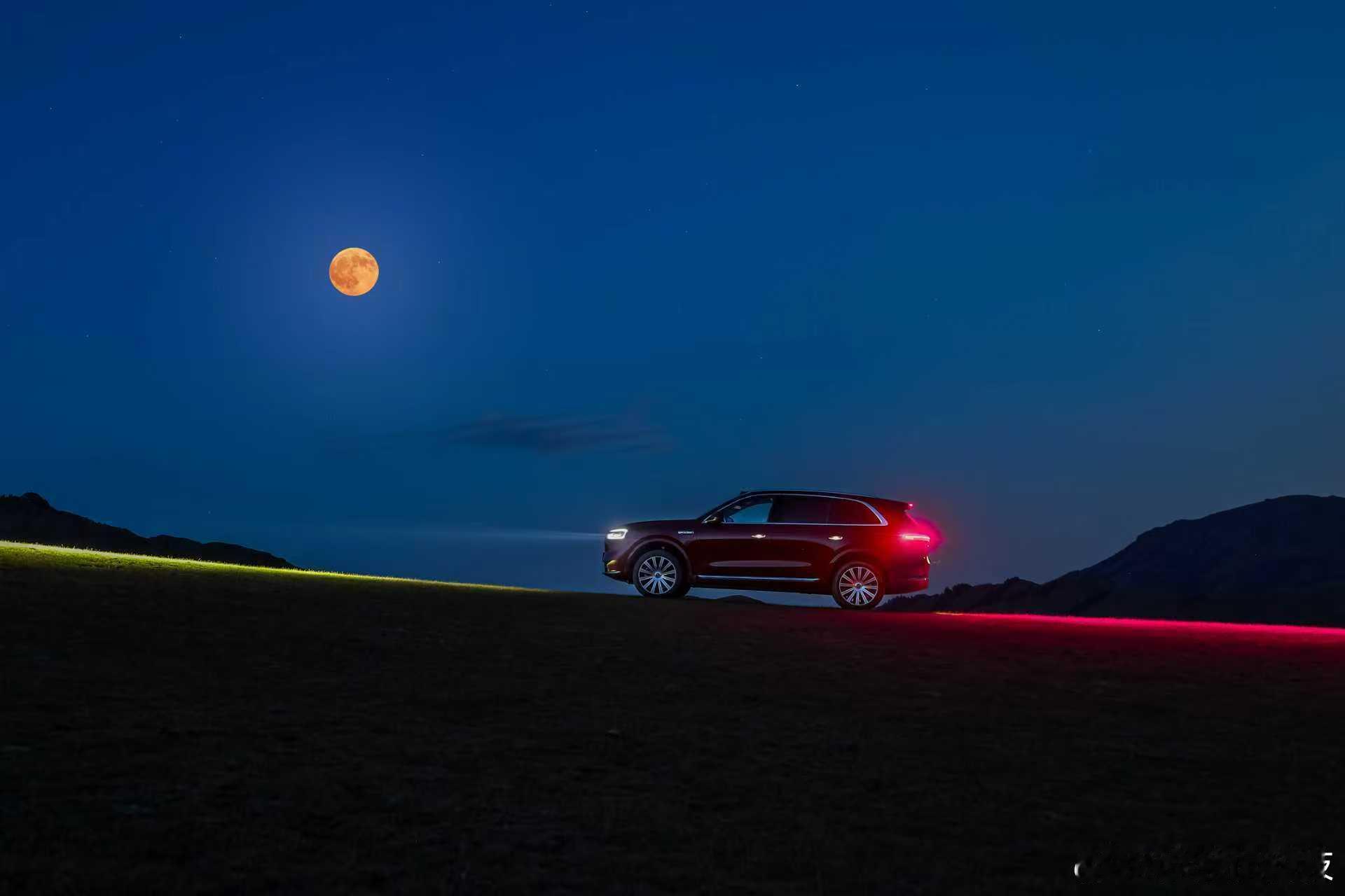 全新问界M7这次是真的杀疯了！10月份16071辆的销量，直接把后面二三名加起来