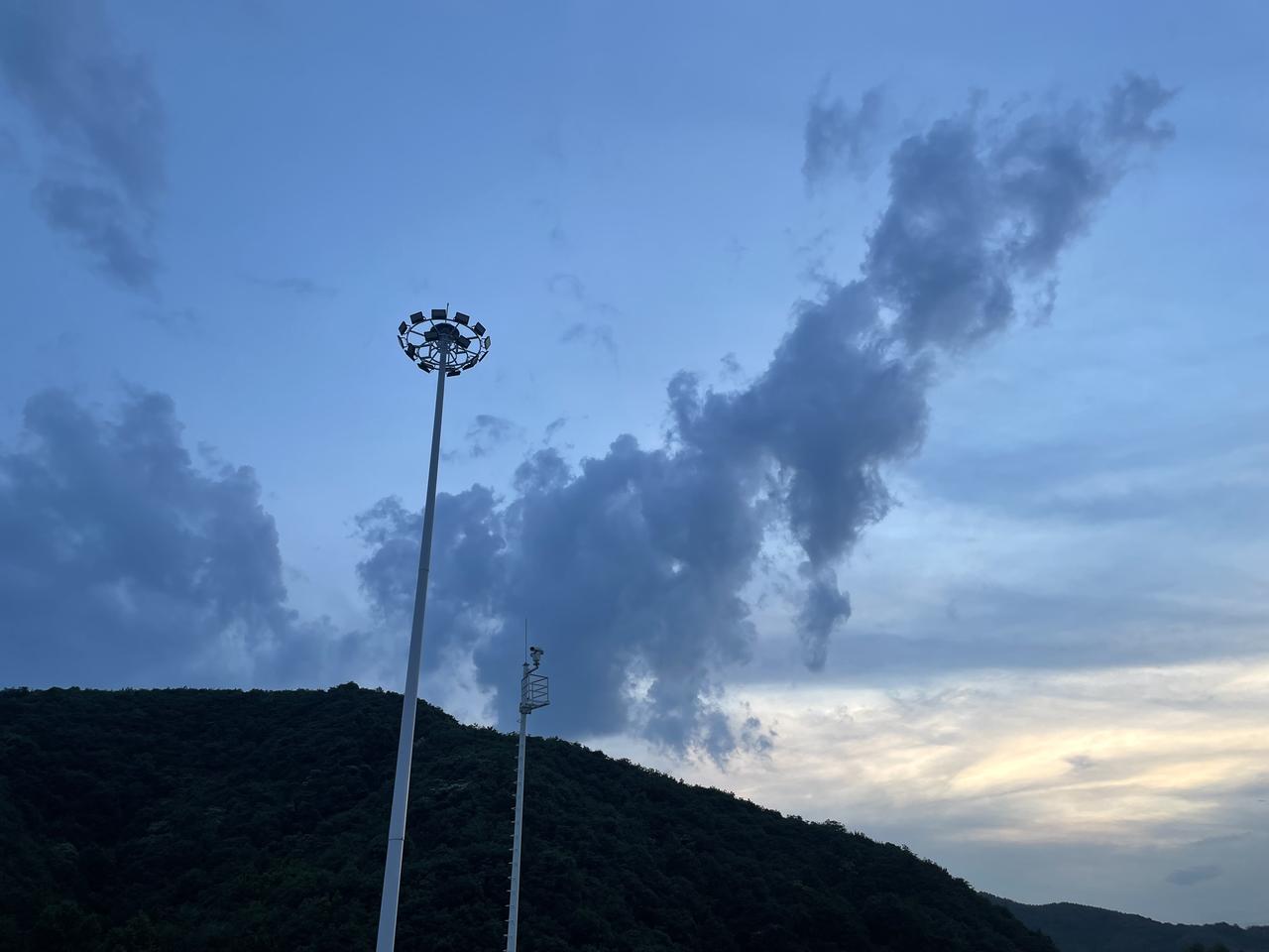 相亲三天就同居，十天就分手，这婚介费该不该退？这事儿说起来真够闹心的。重庆涪