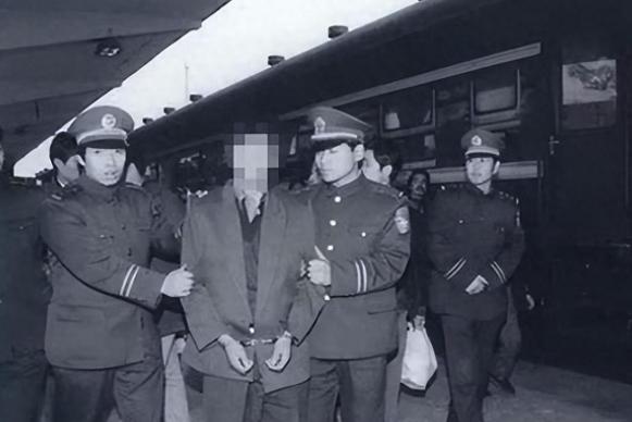 狱中丧失男性功能，出狱化身车站恶魔，孕妇肚皮刻字挑衅警方上世纪九十年代中期，陕