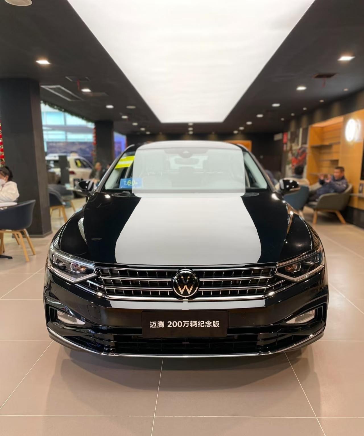 买奥迪A3还是迈腾，我站迈腾。奥迪A3虽是豪华品牌入门款，但空间是硬伤，后排坐三