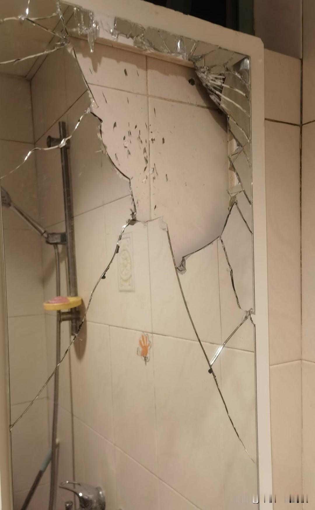 富二代，一旦家道中落，家族企业因为疫情或者投资陷阱破产，特别容易抑郁。我在网上