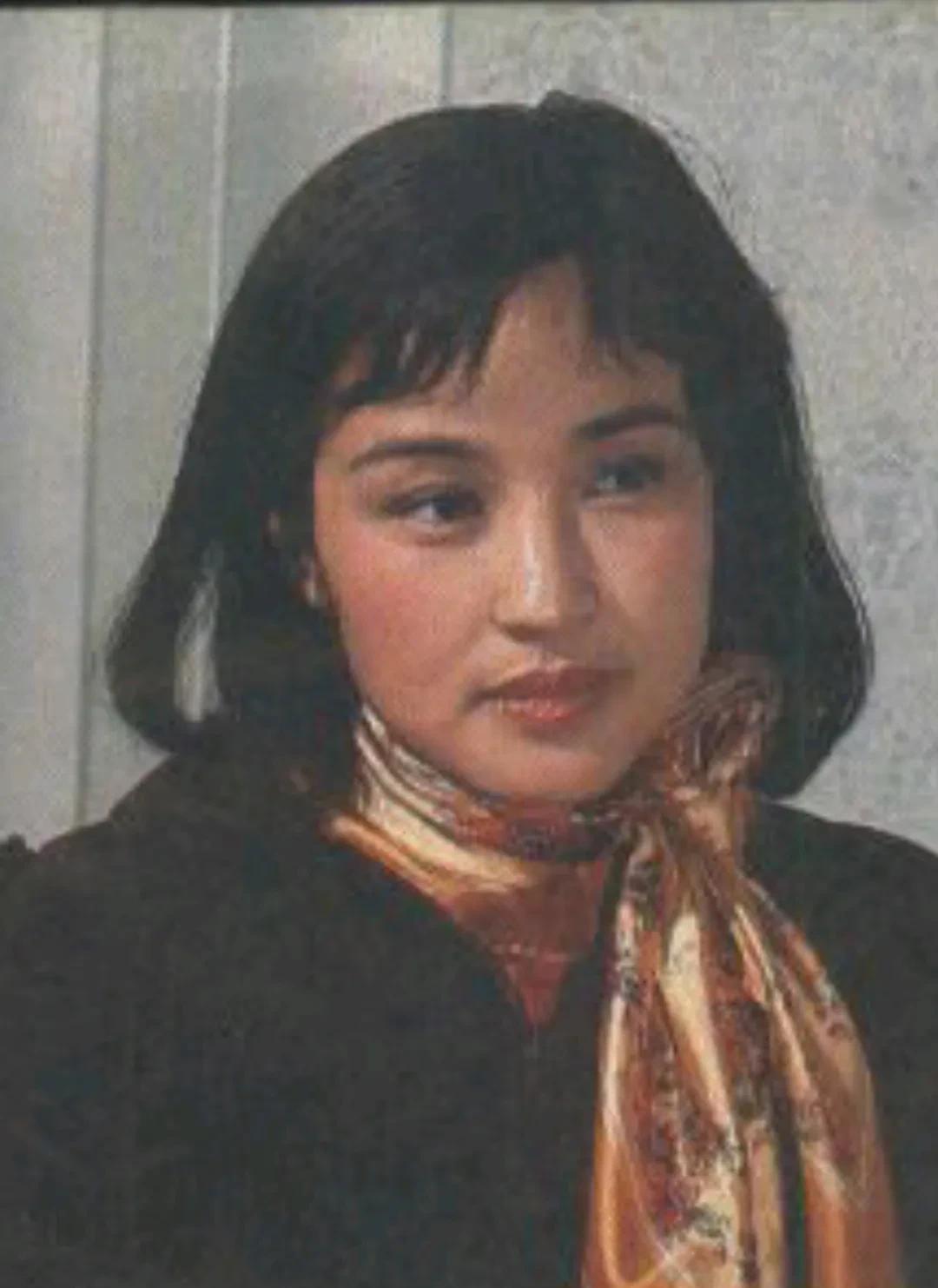 不知道这是1982年的刘晓庆，还是1987年的刘晓庆？记得她在《心灵深处》和《芙