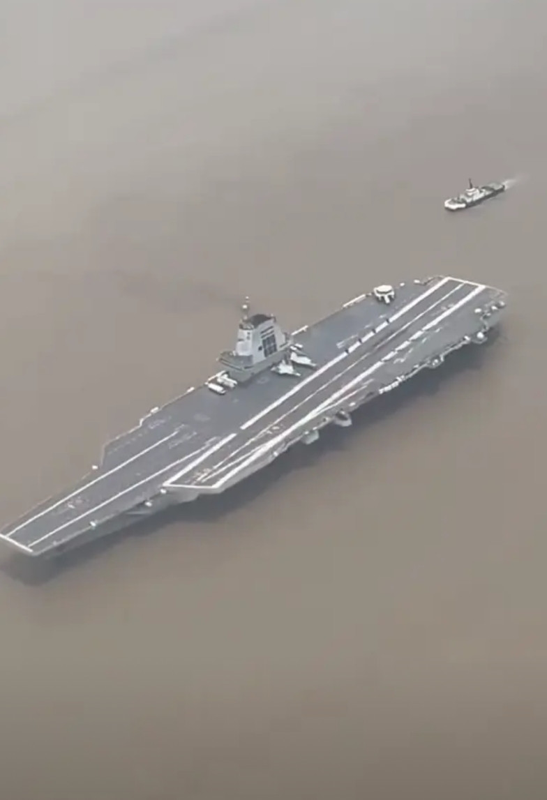 这肯定是弹过了！终于，第八次海试结束了。接下来，就等新闻公开画面了。这甲