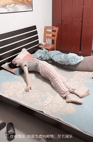 不懂就问，小姐姐这是做了个噩梦吗？