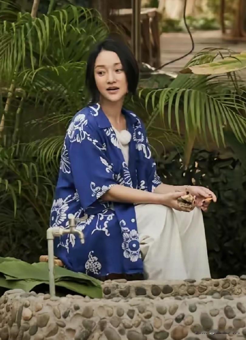 周迅离婚的原因是高圣远创业要300万，周迅没给，现在周迅依然是一个人，没有孩子
