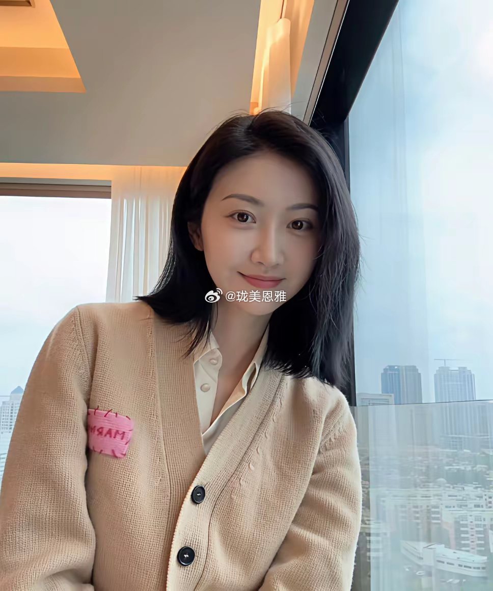 网传景甜在上海的豪宅要卖了，富豪要求退还所有财产，否则就起诉，景甜现在在筹钱