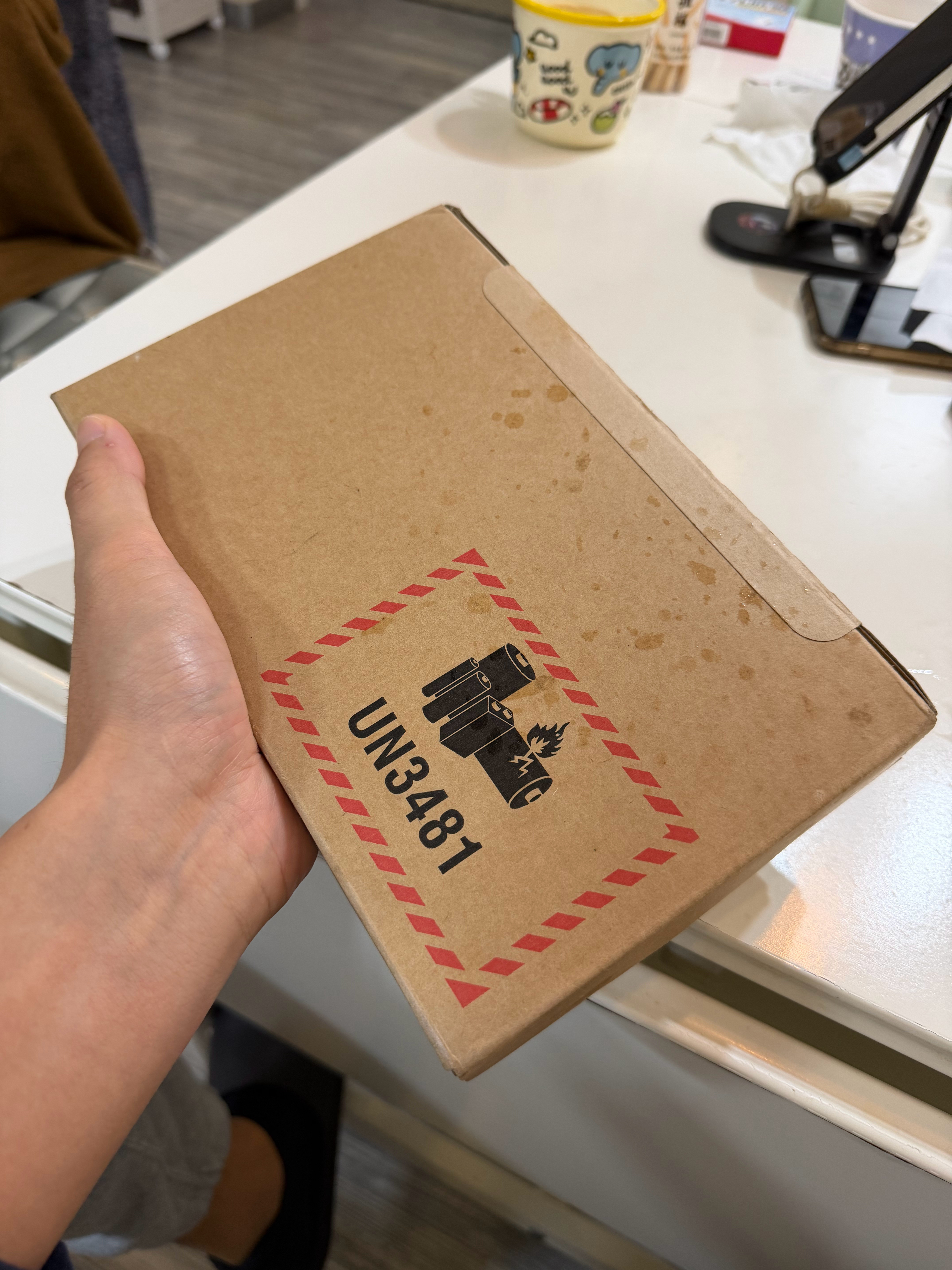 嘿嘿嘿，官网订的手机到了，我家领导的比预计早了两天​​​