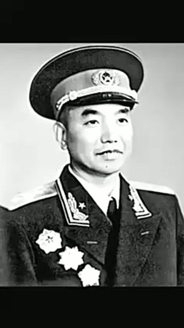 萧克为何最后只是上将？两次关键大失误证明战场之上真不大行！这句话在军史圈里