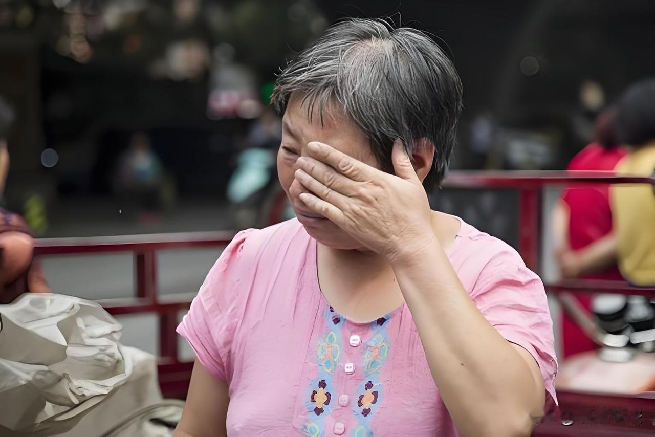 “谁给它的权利？”河南洛阳，女子的老伴交32万首付贷款45万买一套房后去世，交房