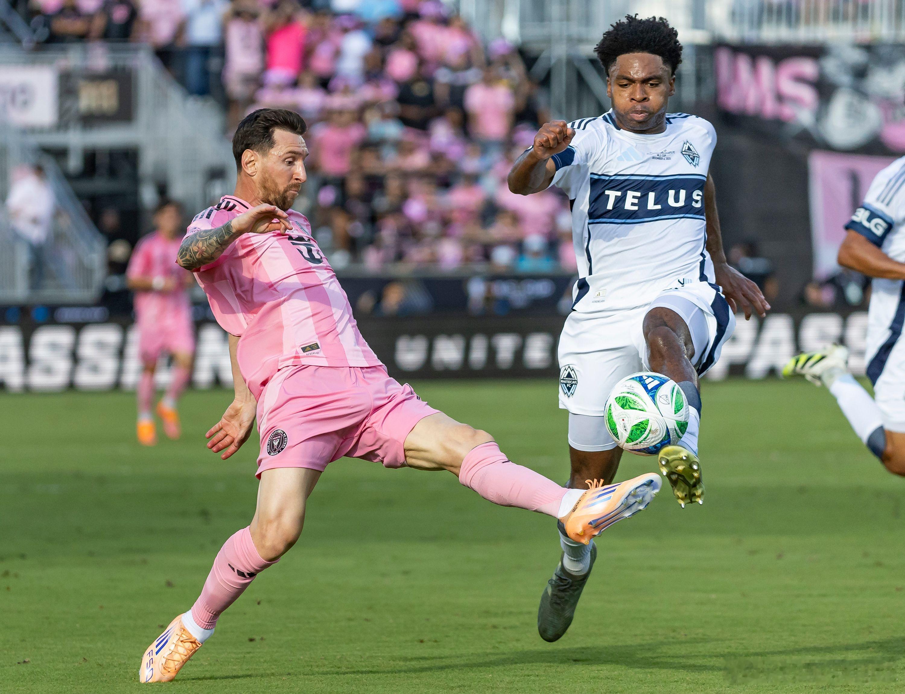 美职联官网发文，统计了梅西的世界杯和美职联数据。梅西在五届世界杯赛事中共计出场2