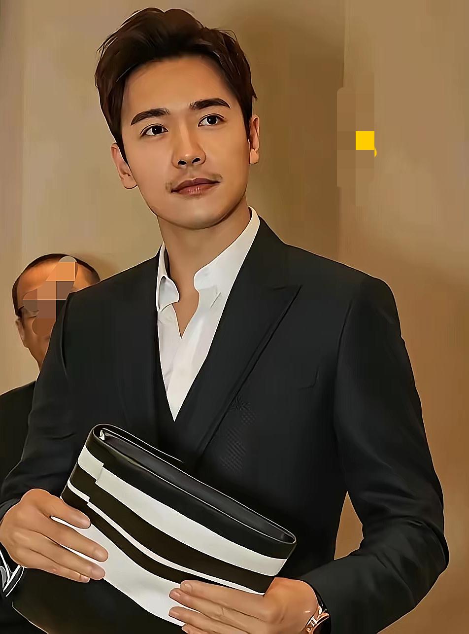 谁看高云翔那步“赌气二婚”不替他可惜啊！明明董璇提离婚时他根本舍不得，心里揣着