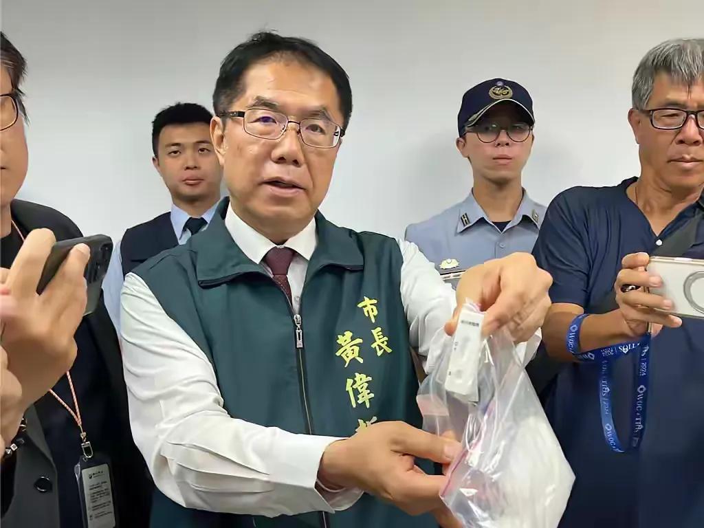 黄智贤的哥哥黄伟哲偷换概念为沈伯洋护航？蒋万安阵营打沈伯洋的毒品案，黄伟哲跳