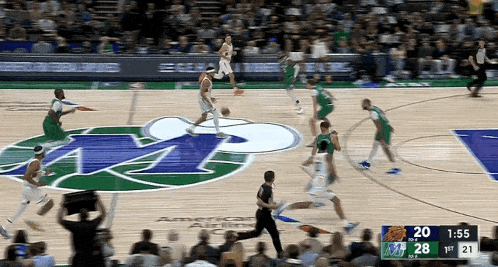 弗拉格进攻再怎么便秘，防守也是在线的。