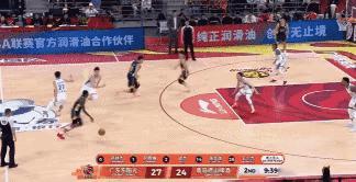 广东队这个帅小伙长球了。广东队张文逸这个赛季，给人眼前一亮的感觉，不仅防守端出