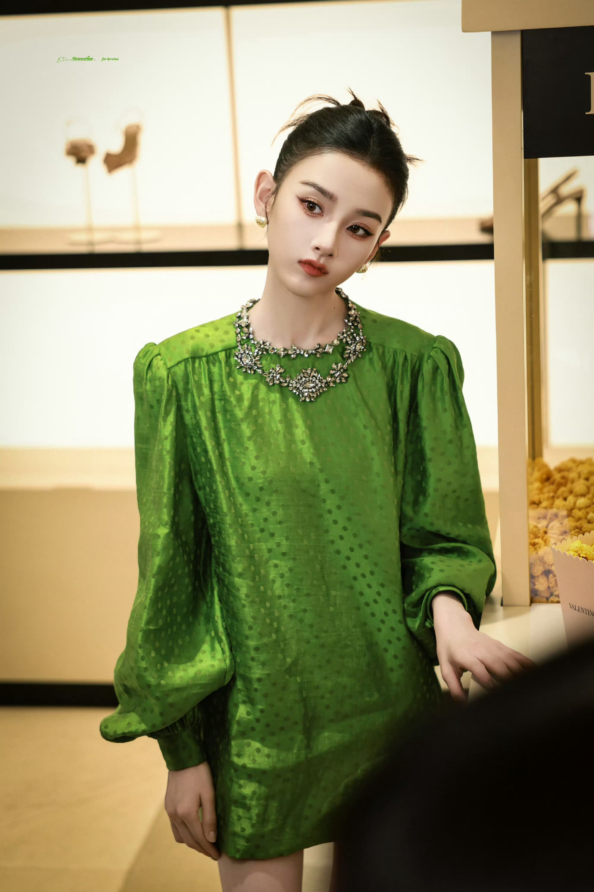 宋祖儿宋祖儿真的好适合这种复古小裙子！绿色波点好温柔好灵动。完全女娲炫技之作，