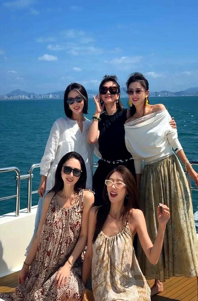 网友在评论区替她喊话，让前夫后悔。她握着前夫公司5%的股份，每年等着分红。