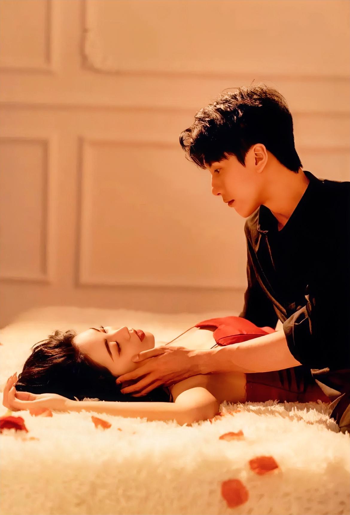 男人忠于婚姻就是忠于金钱和幸福婚姻就是两个人背靠背，合起伙来一致对外，一起对