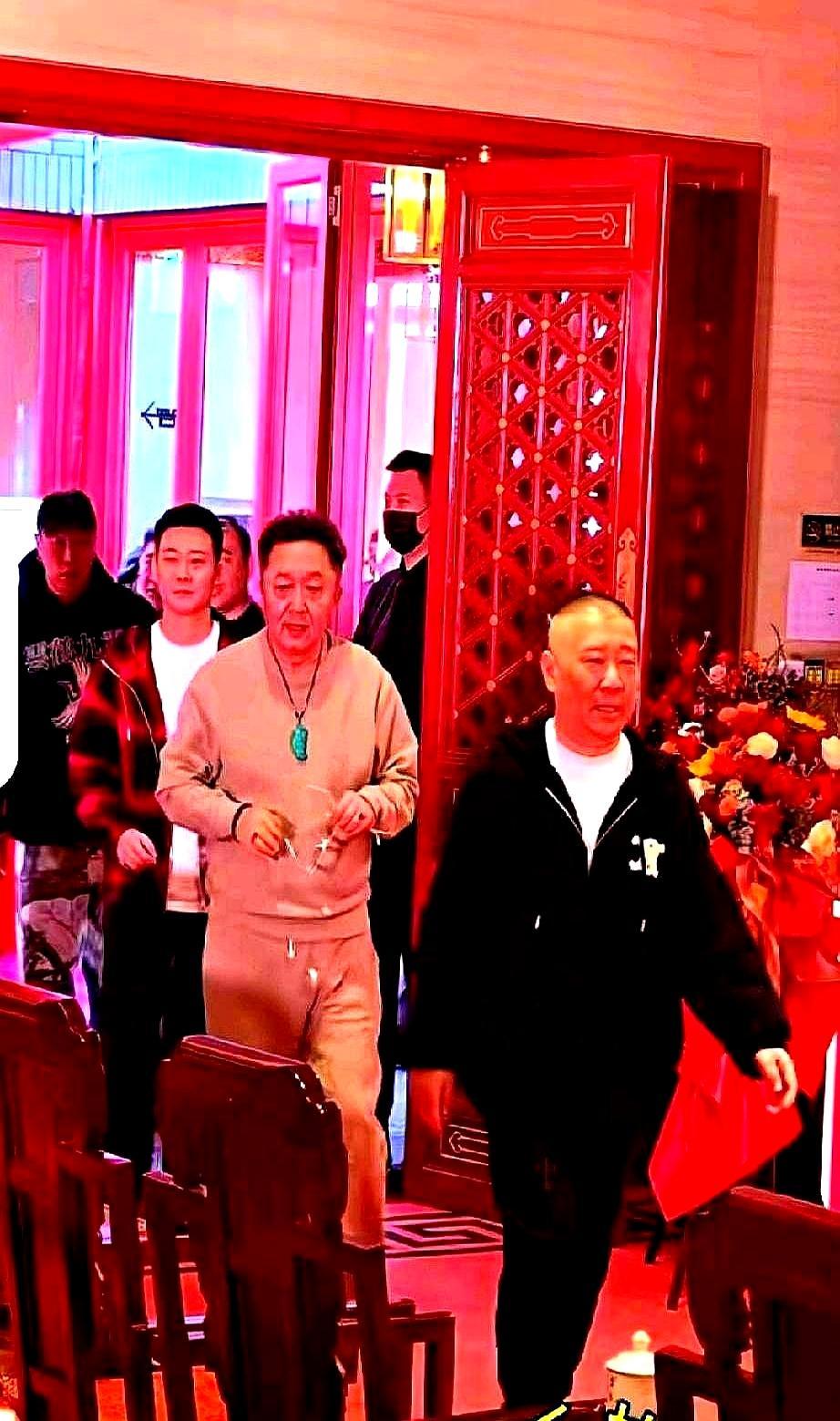 栾云平卸任了。十年大管家，转岗艺术总监。消息一出，内部都炸了。有人嘀咕这是