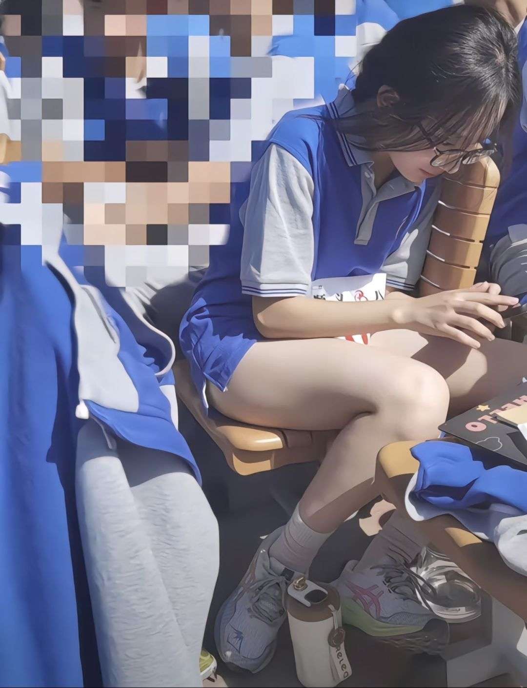 你们刚加上一个女生微信都聊些什么，我这人嘴笨不咋会聊天