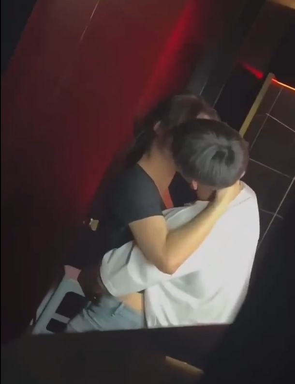 亲密也好分场合啊…
