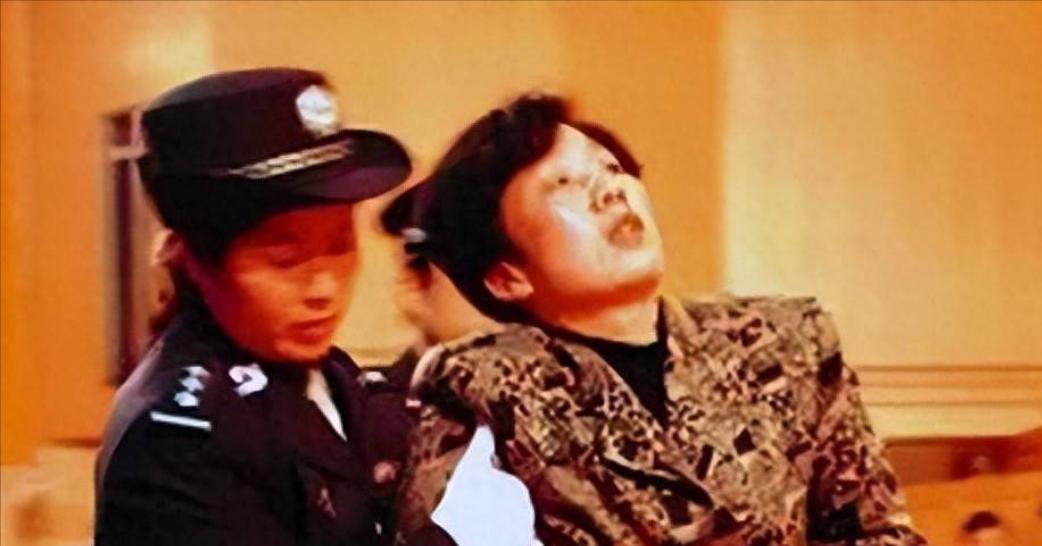 2001年，“女老虎”蒋艳萍被判处死刑，万念俱灰之下，听说只要怀孕就可争取缓刑，