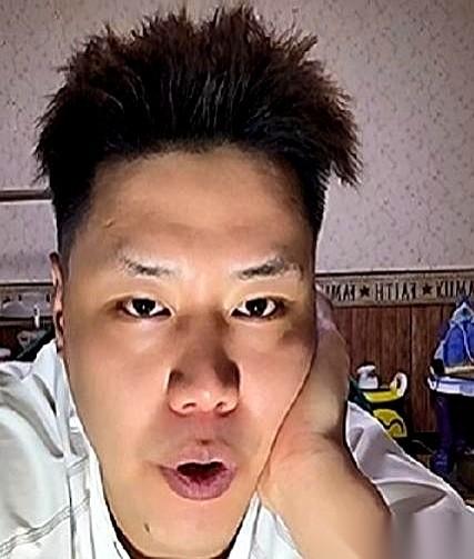 杨鸣辞了。但贺天举一句话，直接把桌子掀了：“就这支辽宁队，谁来都没用。”这话